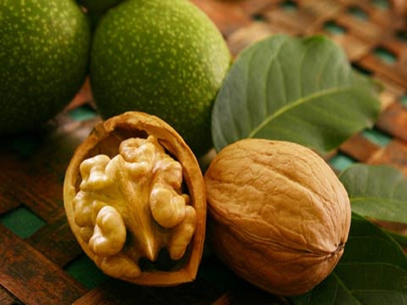 Sa hindi pangkaraniwang pagiging kapaki-pakinabang ng mga walnuts