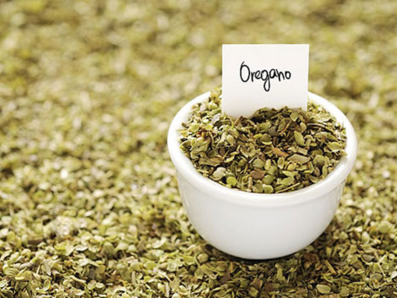 Oregano Turki adalah perasa yang boleh didapati di mana-mana kedai.