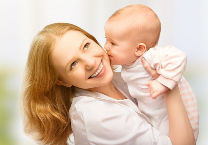 jeune maman avec bébé