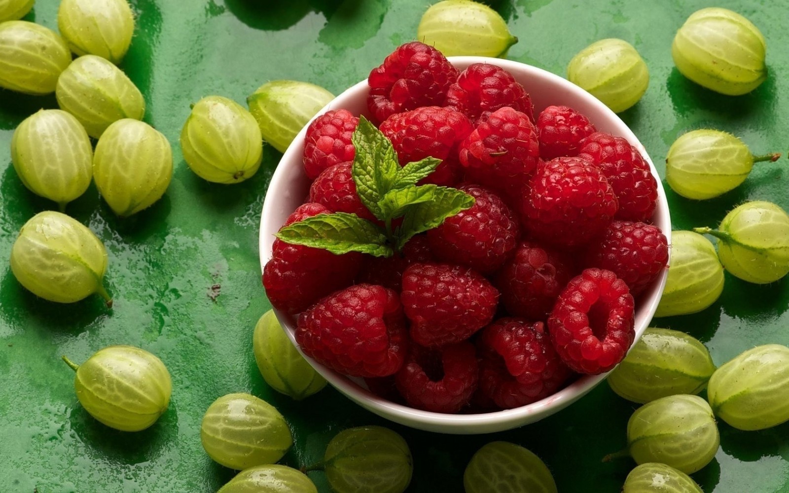 Wie man Himbeeren richtig füttert, besonders wenn man restliche Himbeeren füttert