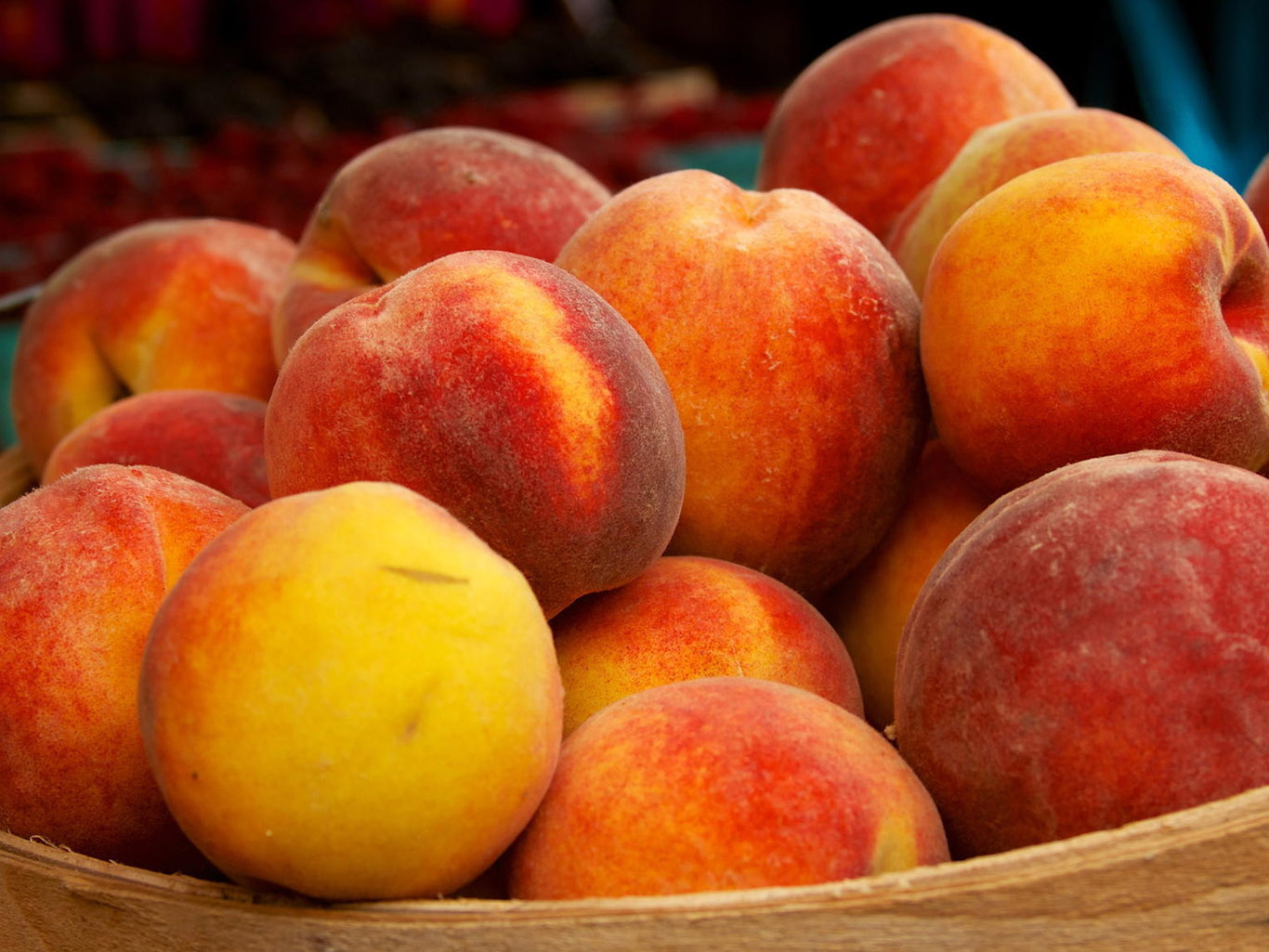 Frutas em um pêssego sem caroço já pelo terceiro ano - é real!