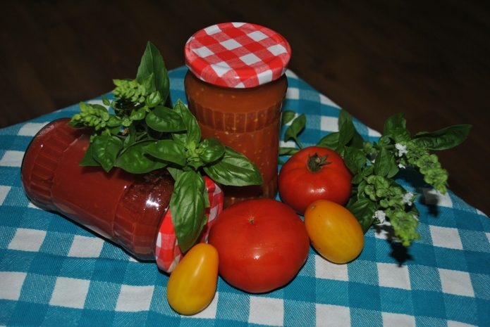 Mga homemade basil na paghahanda